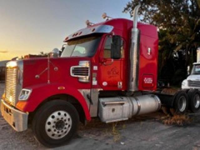  Salvage Freightliner 122sd