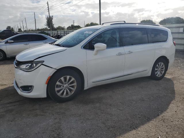  Salvage Chrysler Pacifica