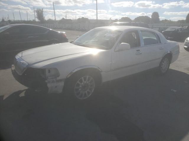  Salvage Lincoln Towncar