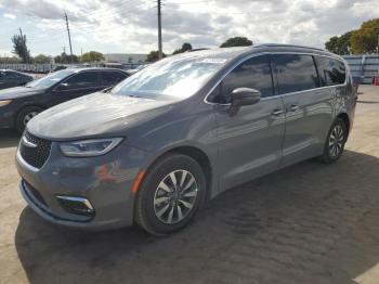  Salvage Chrysler Pacifica