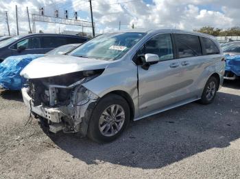  Salvage Toyota Sienna