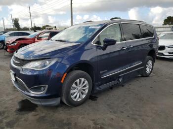  Salvage Chrysler Pacifica