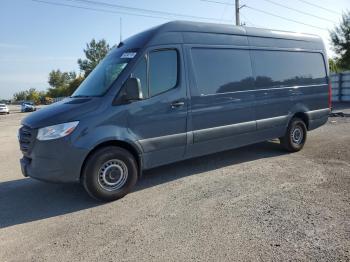  Salvage Mercedes-Benz Sprinter