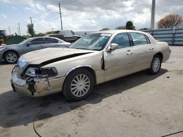  Salvage Lincoln Towncar