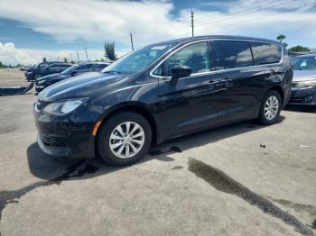  Salvage Chrysler Pacifica