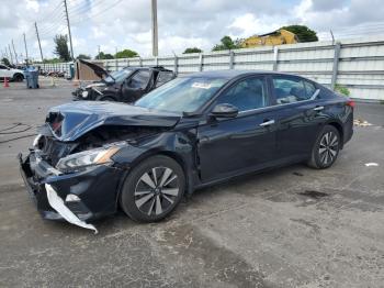  Salvage Nissan Altima