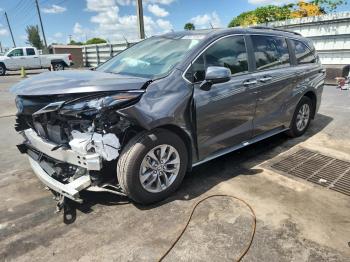  Salvage Toyota Sienna