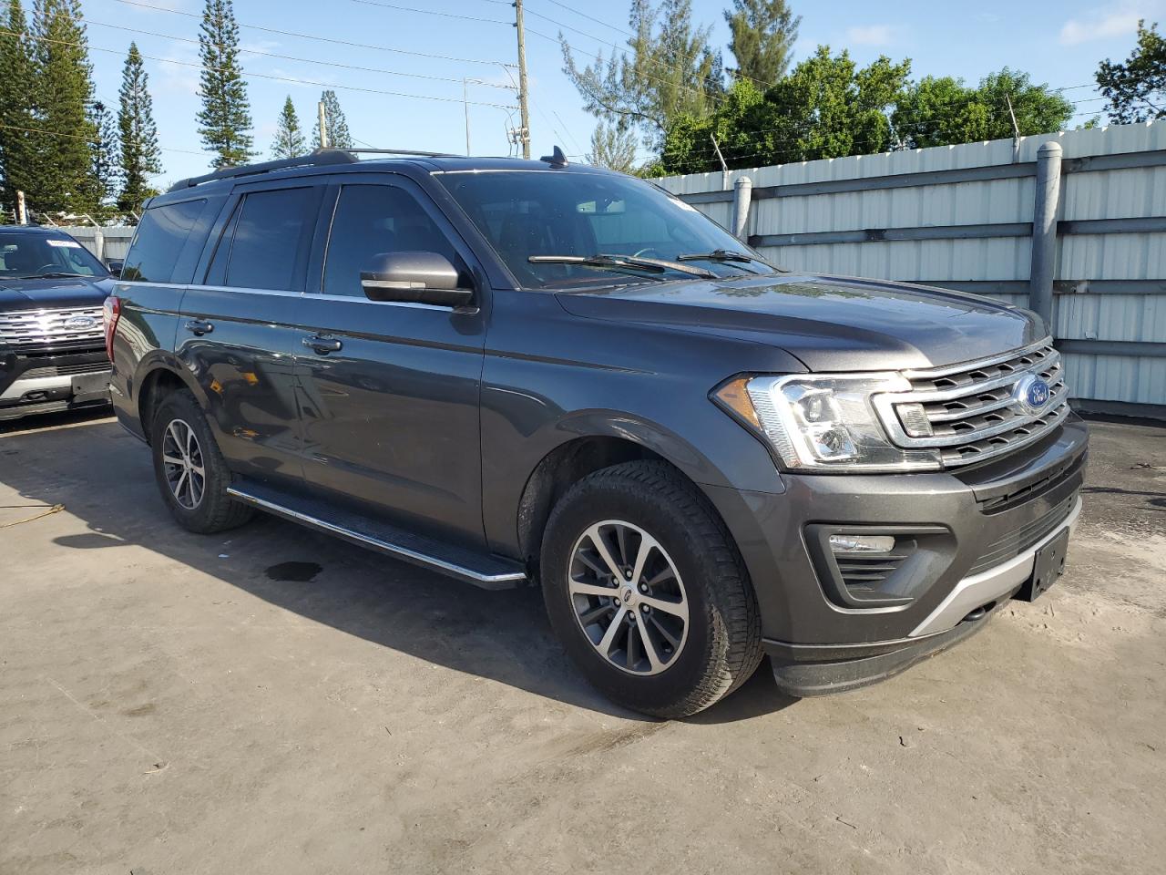 Ford Expedition Xlt Image 3