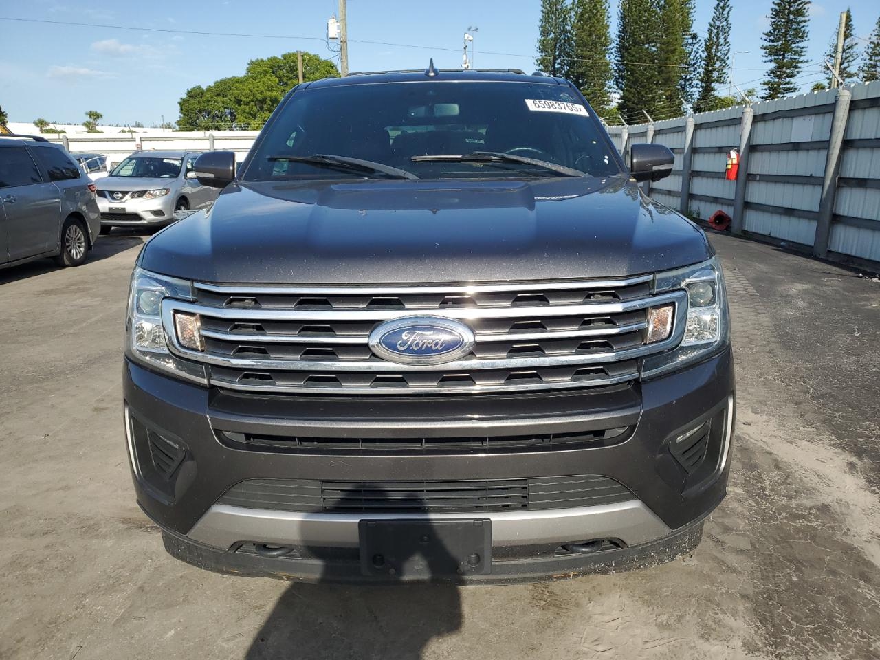 Ford Expedition Xlt Image 2