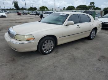 Salvage Lincoln Towncar