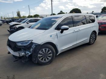  Salvage Chrysler Pacifica
