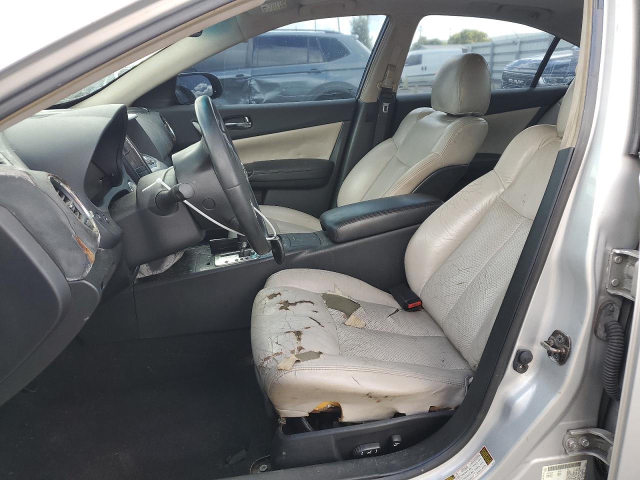 Nissan Maxima S Image 6