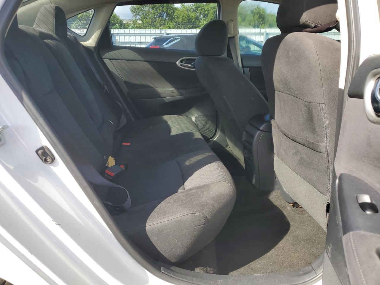 Nissan Sentra S Image 5