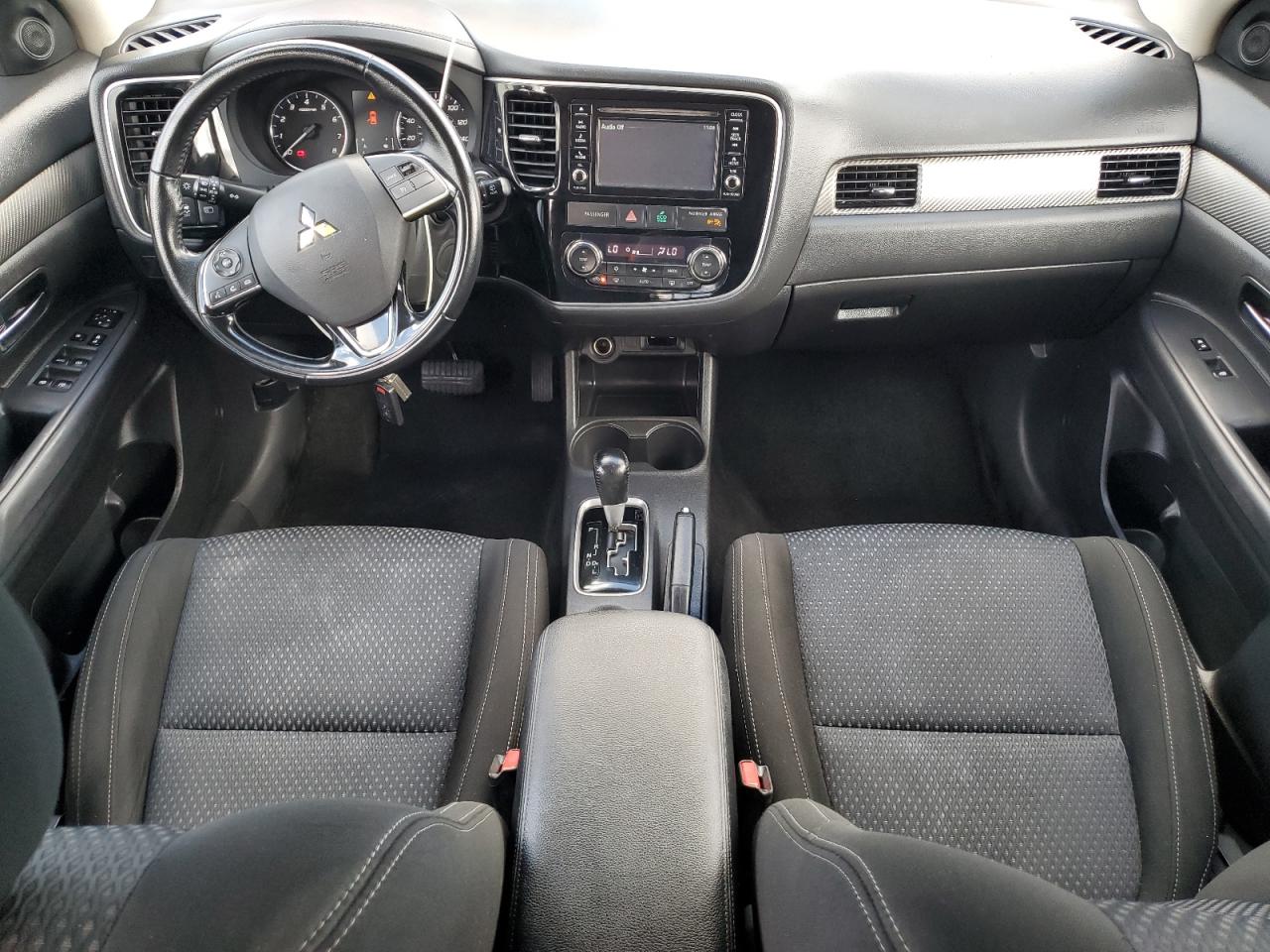 Mitsubishi Outlander Se Image 13