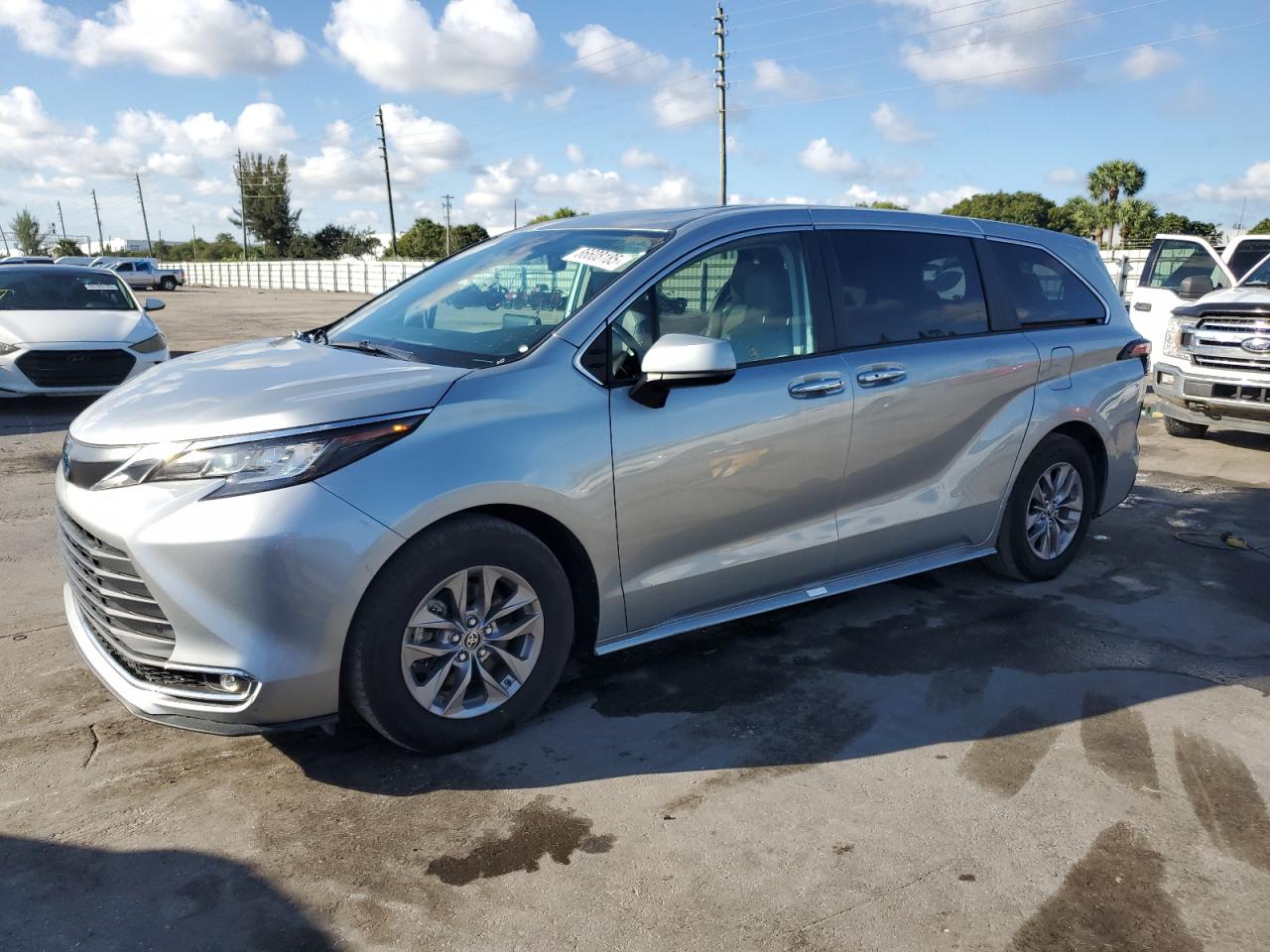 Toyota Sienna Xle Image 1