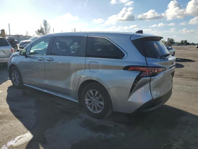 Toyota Sienna Xle Image 2