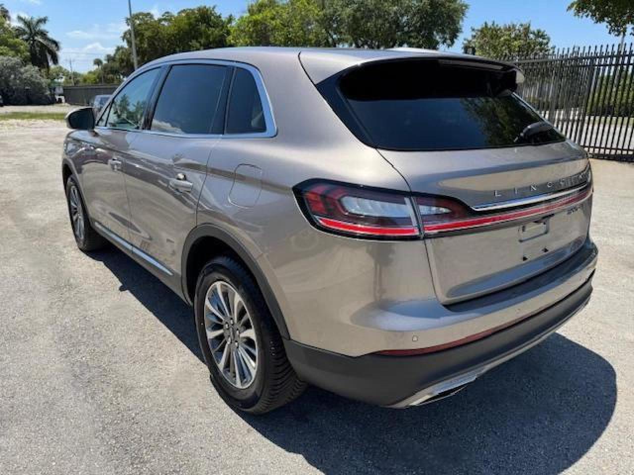 Lincoln Nautilus Image 12