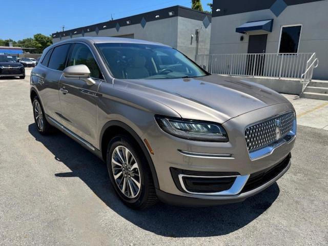 Lincoln Nautilus Image 8