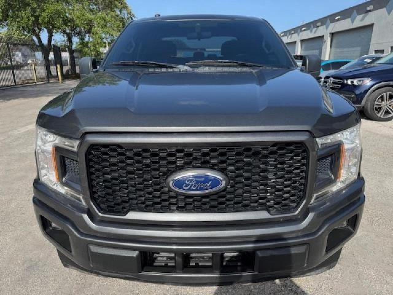 Ford F-150 Supercrew Image 3