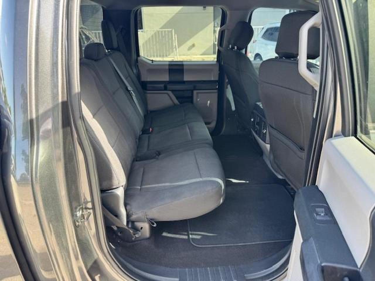 Ford F-150 Supercrew Image 12