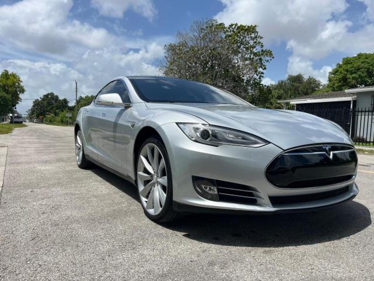 Tesla Model S Image 11