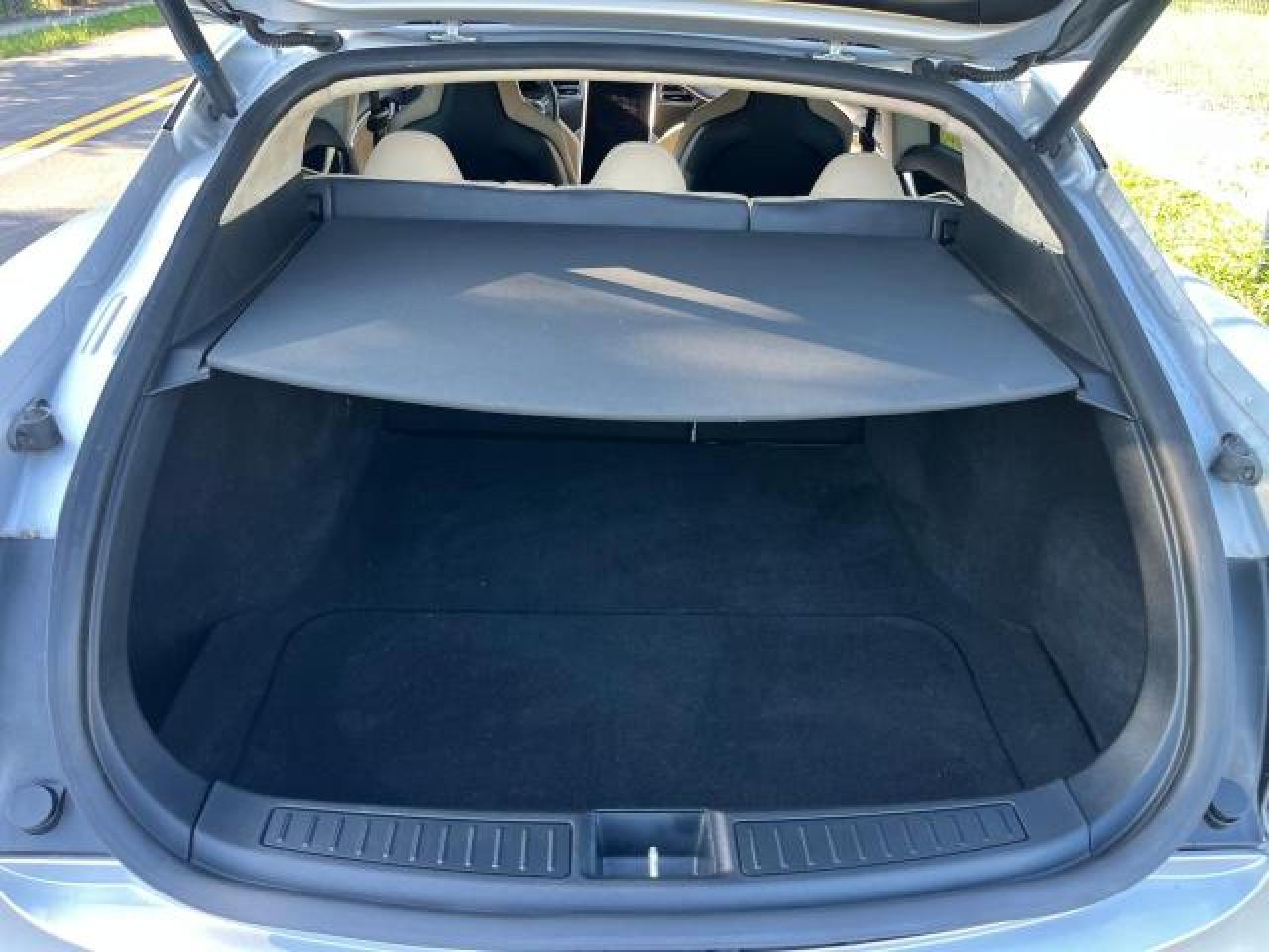 Tesla Model S Image 3