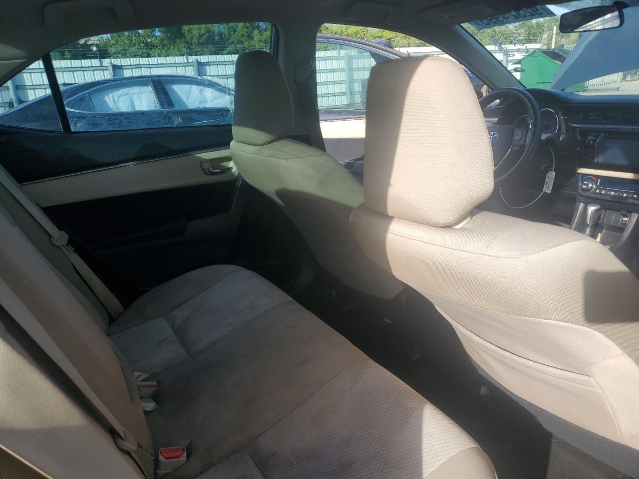 Toyota Corolla L Image 12