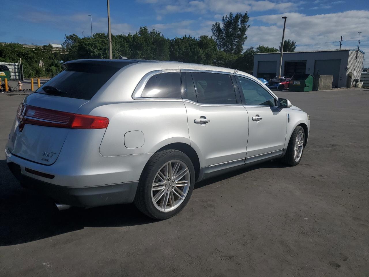 Lincoln MKT Image 3
