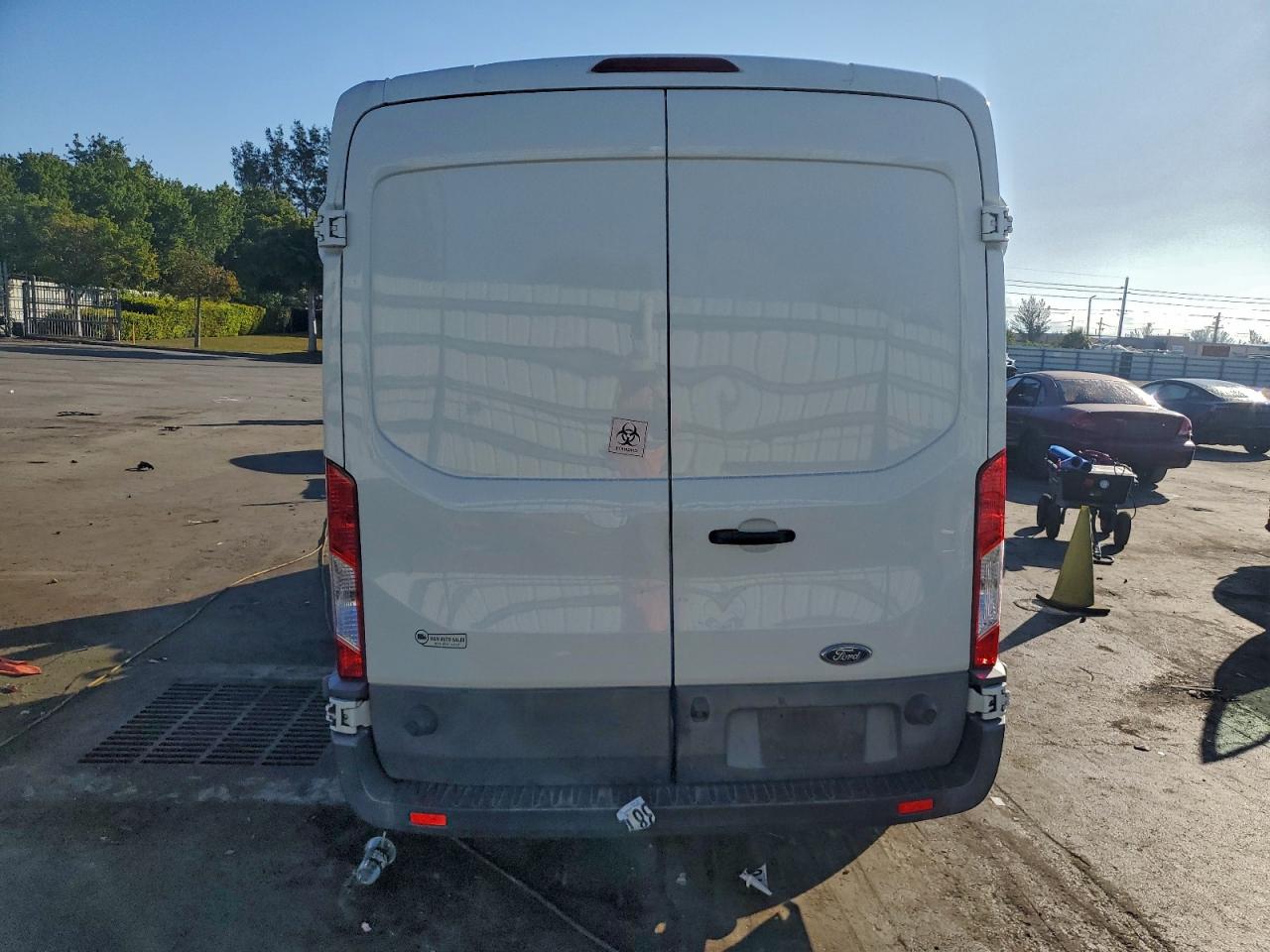 Ford Transit T-250 Image 11