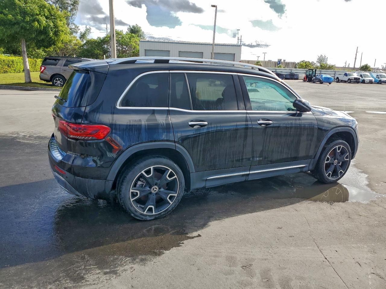 Mercedes-Benz GLB 250 Image 11