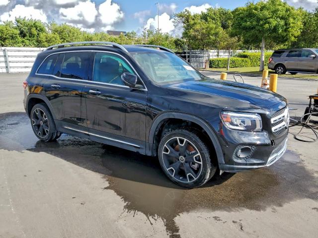 Mercedes-Benz GLB 250 Image 12