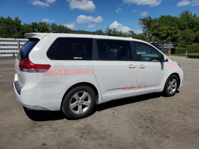 Toyota Sienna Le Image 6