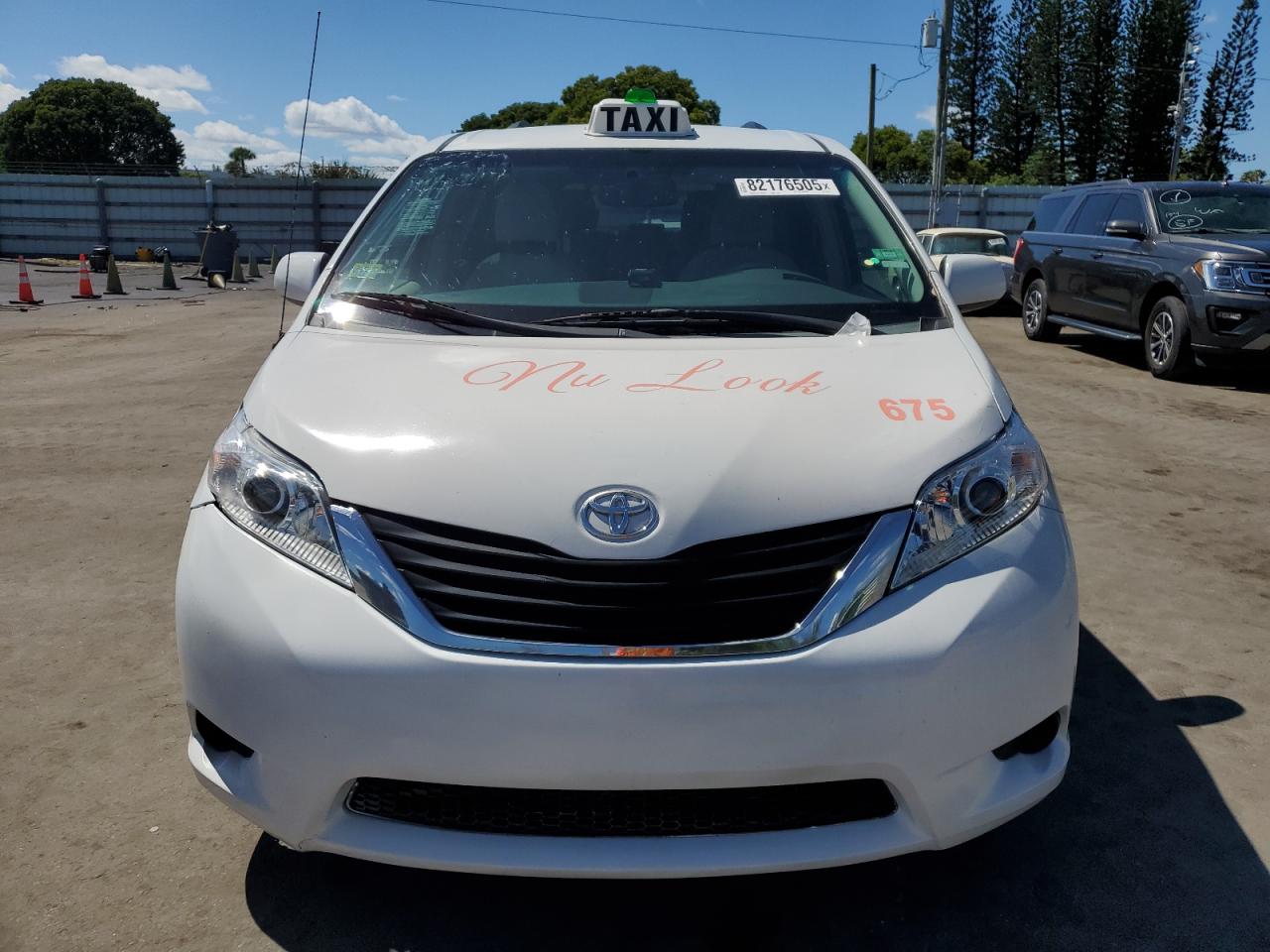 Toyota Sienna Le Image 5