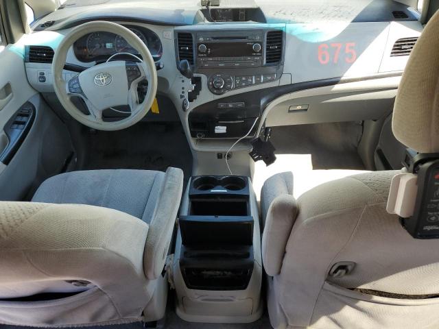 Toyota Sienna Le Image 9