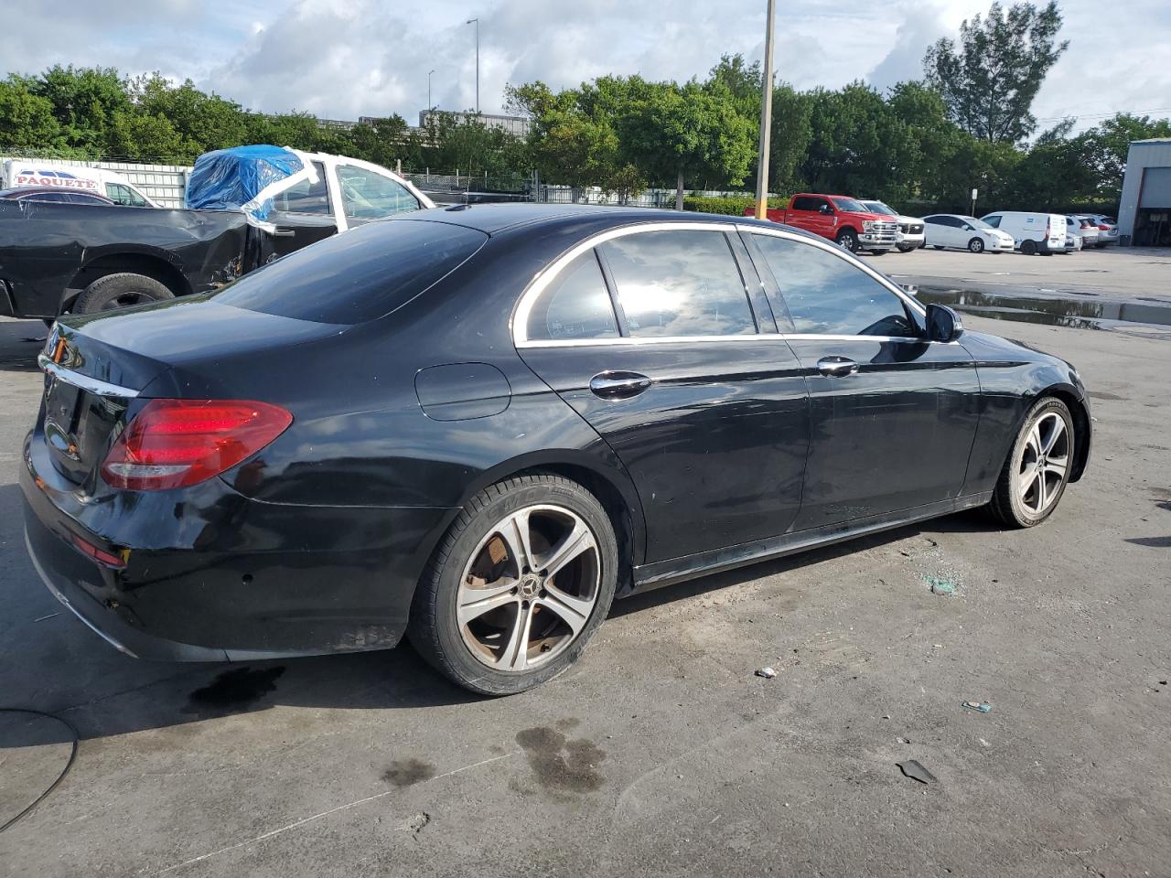 Mercedes-Benz E-Class 300 Image 3