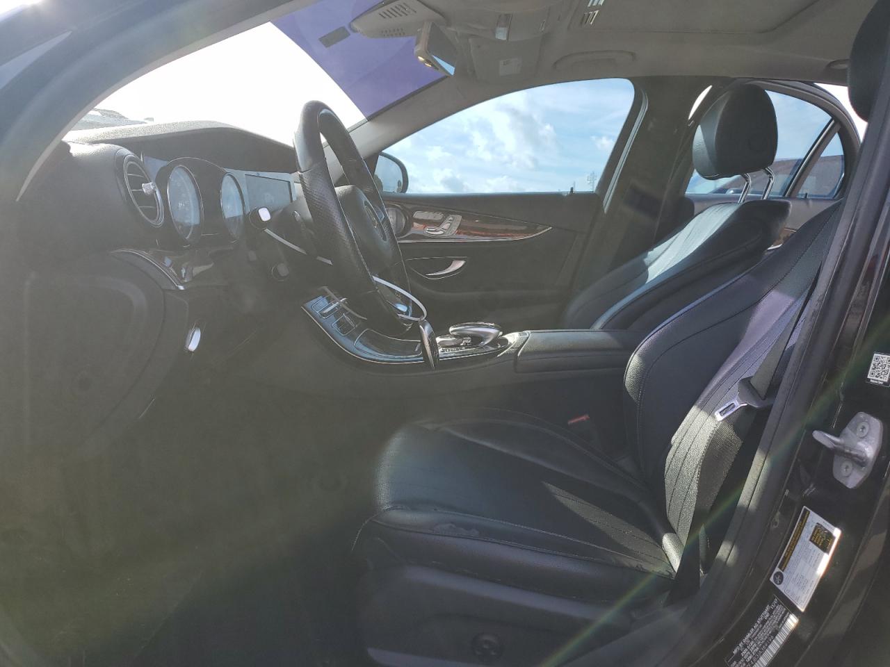 Mercedes-Benz E-Class 300 Image 5