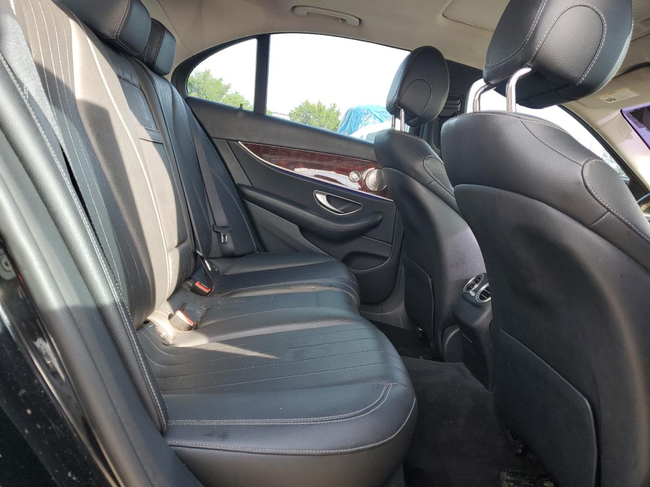 Mercedes-Benz E-Class 300 Image 6