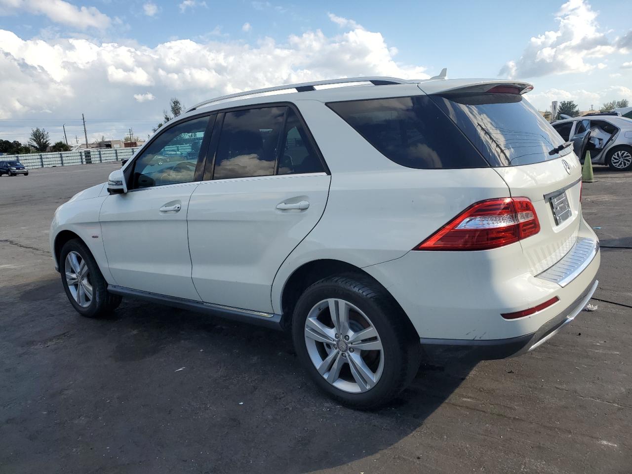 Mercedes-Benz M-Class 350 4matic Image 2