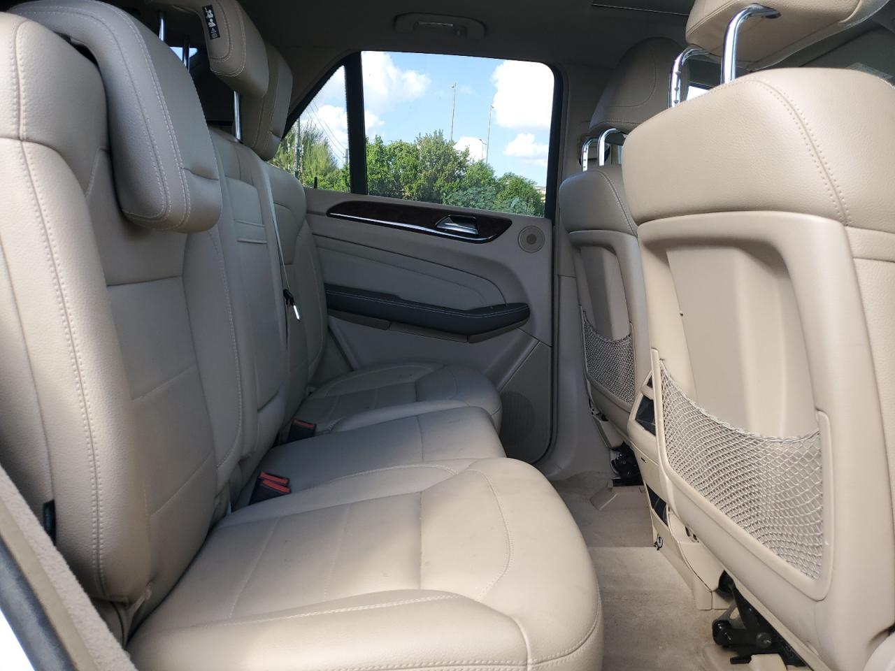 Mercedes-Benz M-Class 350 4matic Image 8