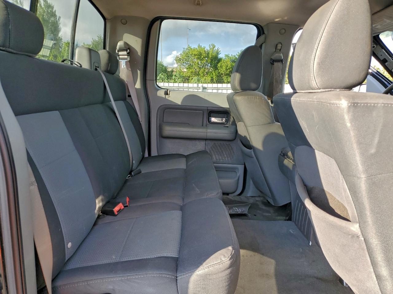 Ford F-150 Supercrew Image 8