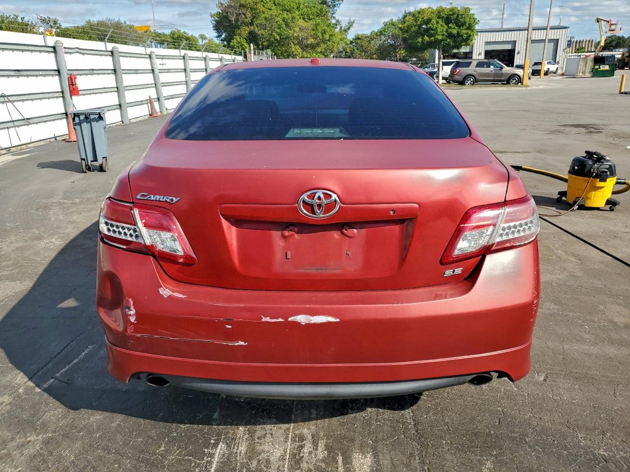 Toyota Camry Base Image 12
