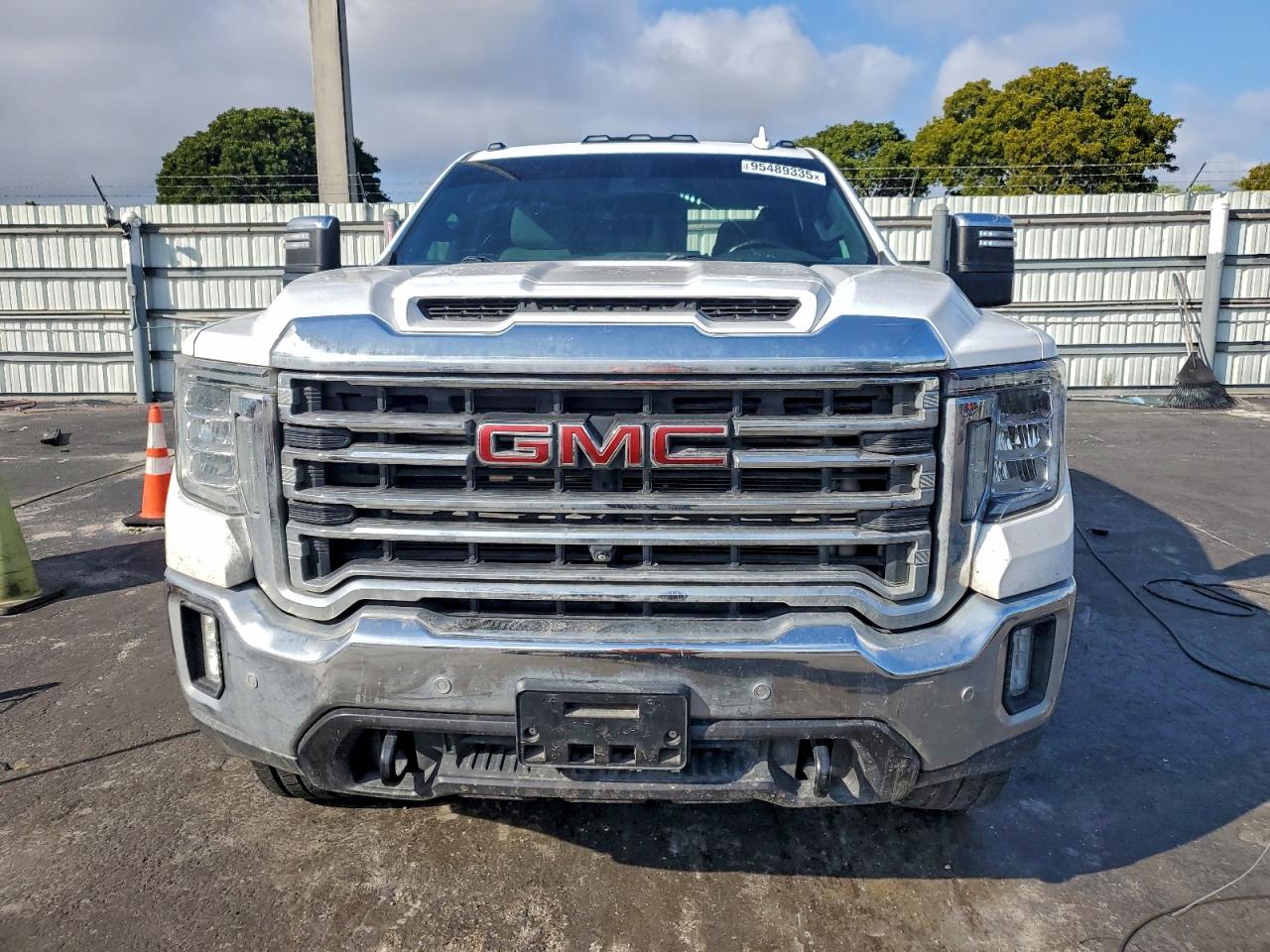 GMC Sierra C2500 Slt Image 2