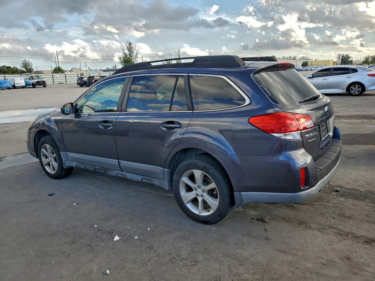 Subaru Outback 2.5i Premium Image 2