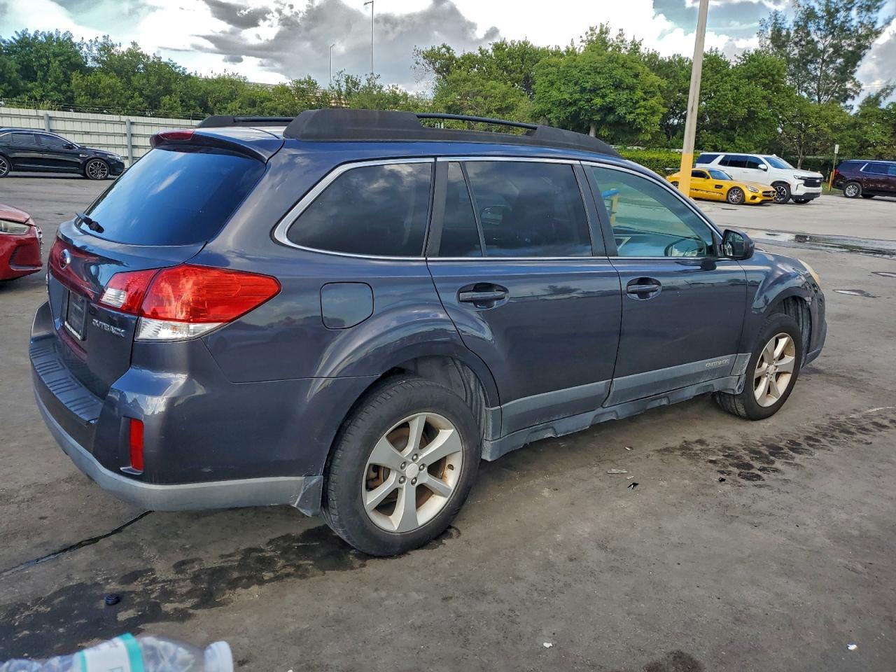 Subaru Outback 2.5i Premium Image 10