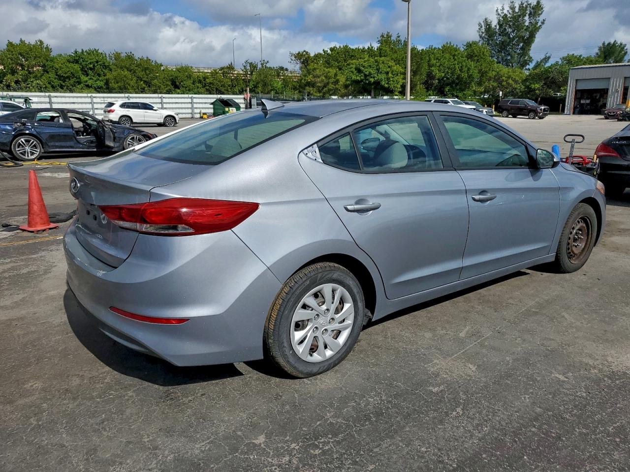 Hyundai ELANTRA Se Image 8
