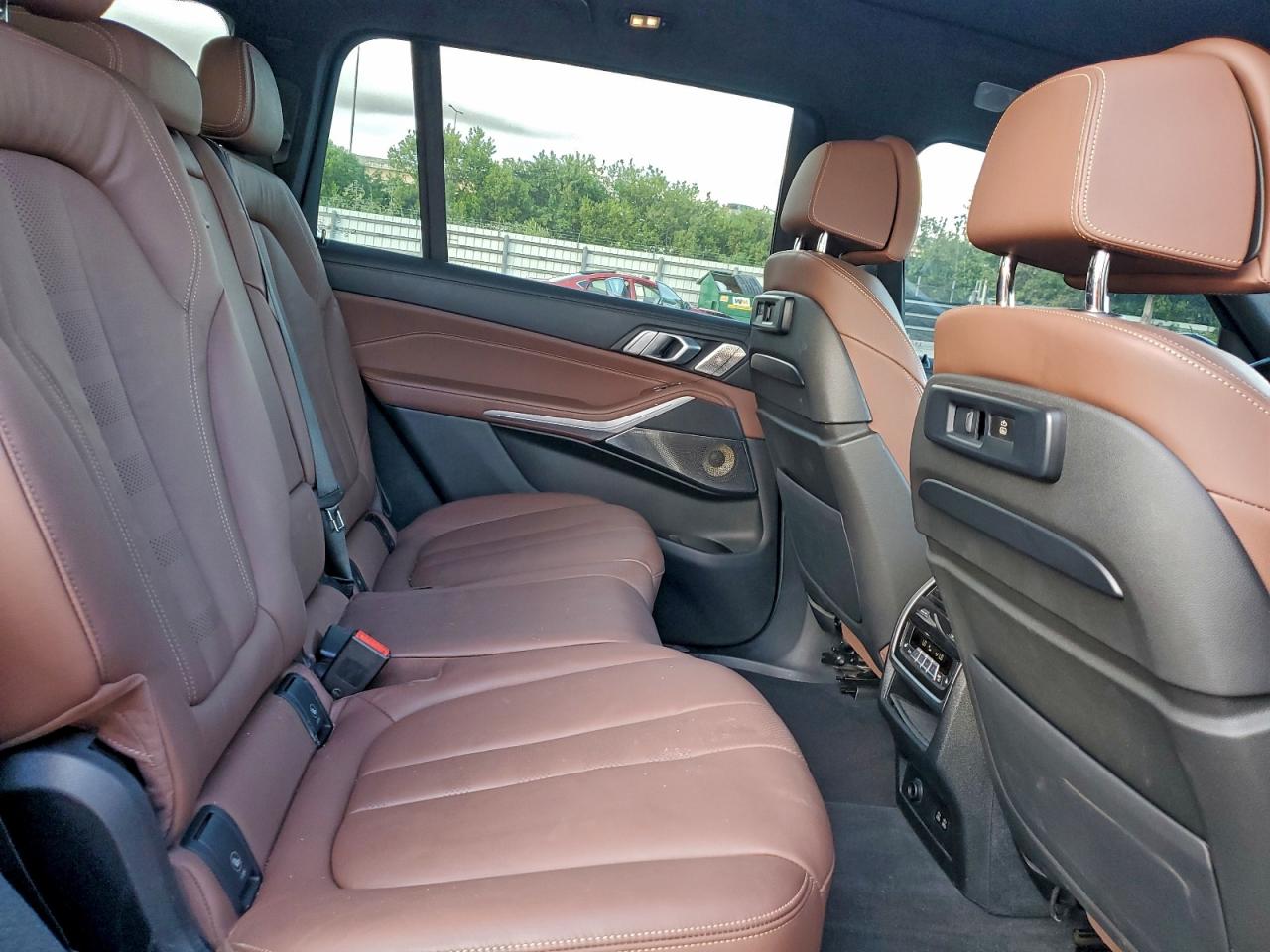 BMW X Series M50i Image 6