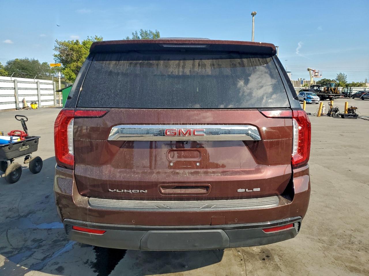GMC Yukon Sle Image 3