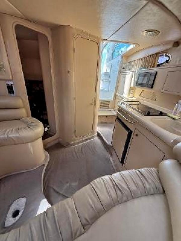 Sea Ray Sea Ray 33 Image 13