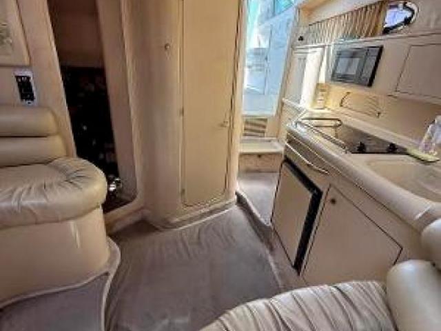 Sea Ray Sea Ray 33 Image 13