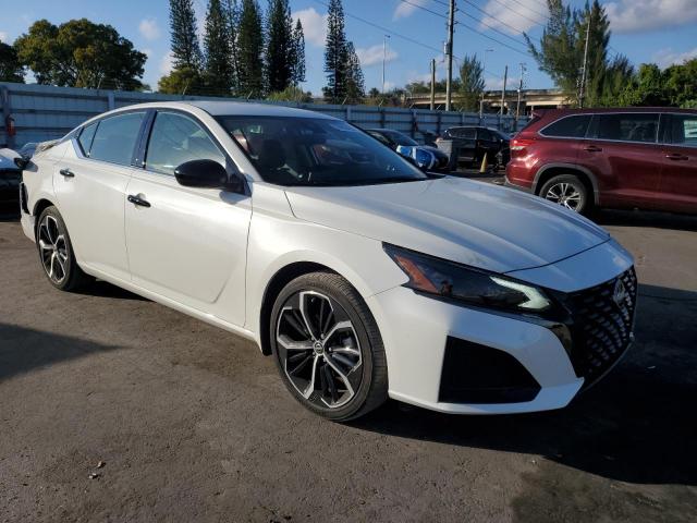 Nissan Altima Sr Image 2